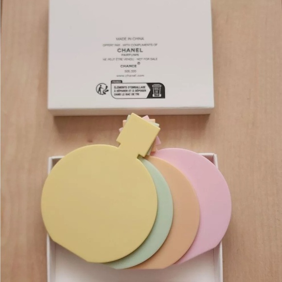 Chanel Pink Compact Mirror 💗 - Picture 7 of 8